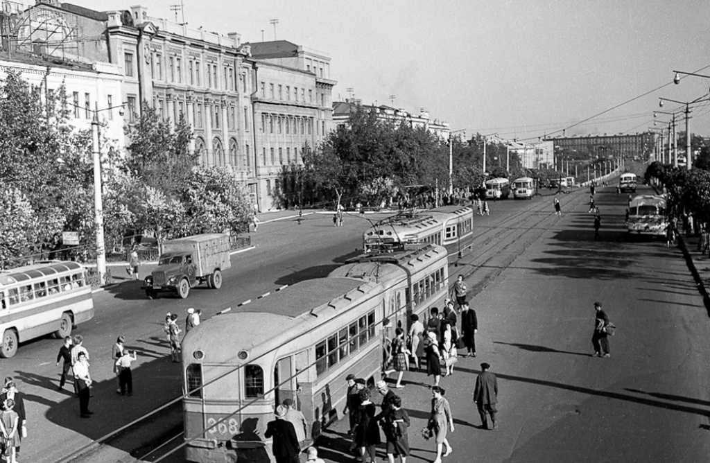 Трамвай на улице Гагарина. 1960-е.jpg